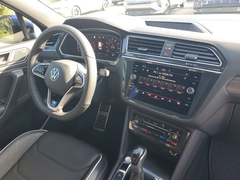 Used 2022 Volkswagen Tiguan SEL R-Line image 8