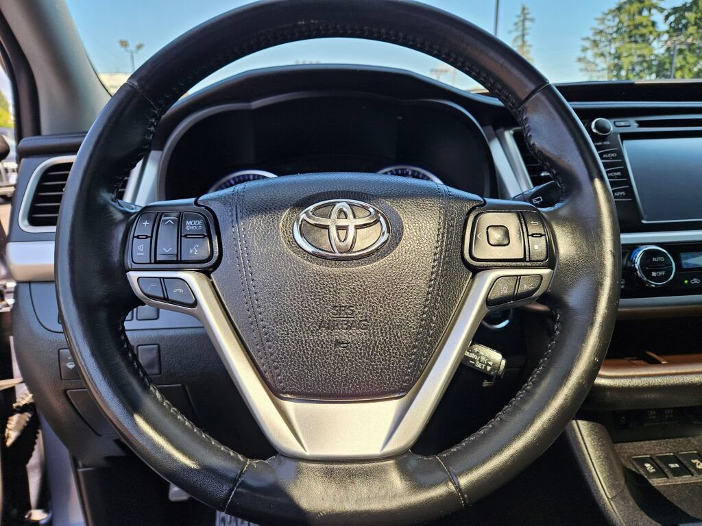 Used 2019 Toyota Highlander XLE AWD/4WD image 24