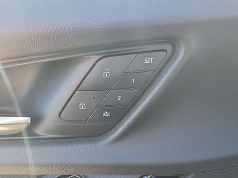 Used 2025 Chevrolet Equinox RS w/ Safety and Technology Package FWD image 13