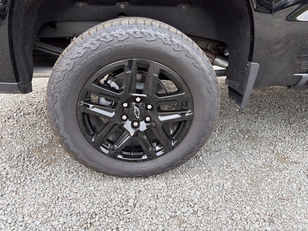 Used 2025 Chevrolet Silverado 1500 LT Trail Boss w/ Convenience Package II AWD/4WD image 9