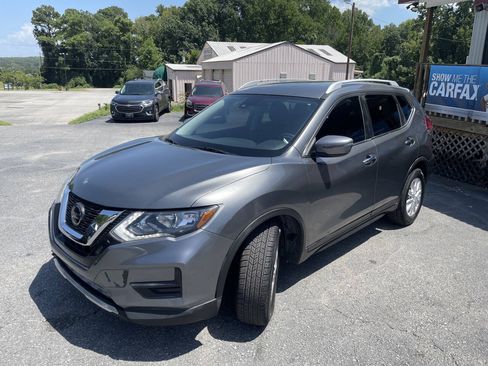 Used 2020 Nissan Rogue SV FWD image 3
