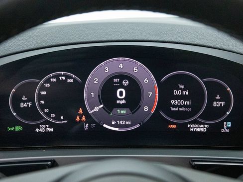 Certified 2025 Porsche Cayenne S AWD/4WD image 23