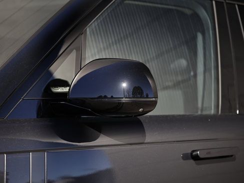 New 2025 Land Rover Range Rover Long Wheelbase SE image 3