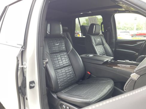 Used 2021 Cadillac Escalade Sport Platinum w/ Heavy-Duty Trailer Package image 43