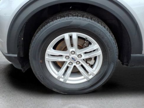 Used 2021 Ford Explorer XLT AWD/4WD image 9