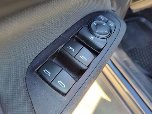 Used 2022 Chevrolet Equinox RS w/ Infotainment Package image 17