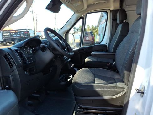 Used 2025 RAM ProMaster 2500 w/ Convenience Group image 10