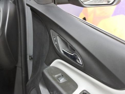 Used 2023 Chevrolet Equinox LS FWD image 11