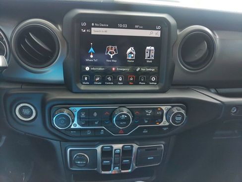 Used 2023 Jeep Gladiator Sport AWD/4WD image 9