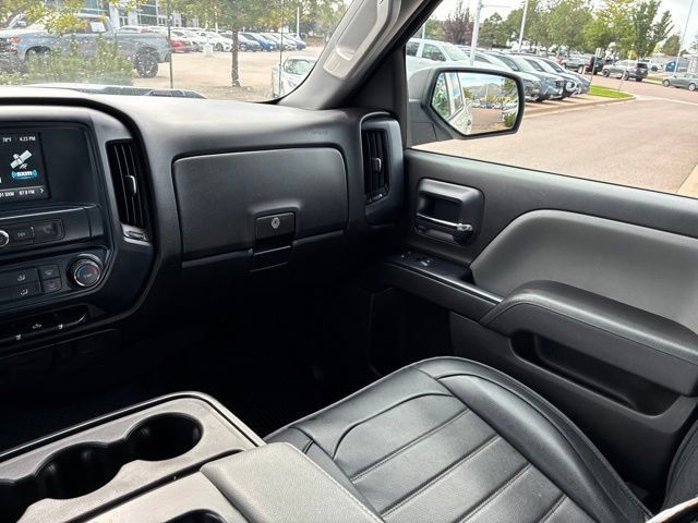 Used 2018 Chevrolet Silverado 1500 Custom w/ Custom Value Package AWD/4WD image 19