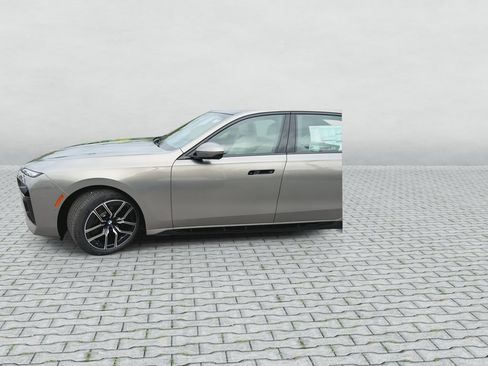 Used 2026 BMW 760i xDrive w/ Executive Package AWD/4WD image 5