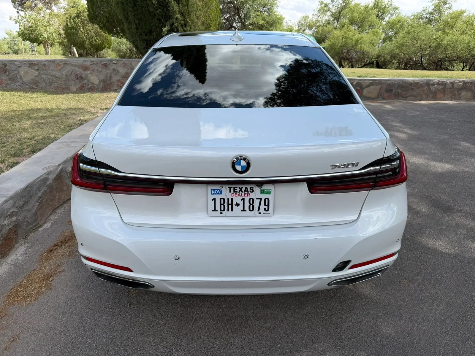 Used 2022 BMW 740i w/ Premium Package RWD image 4