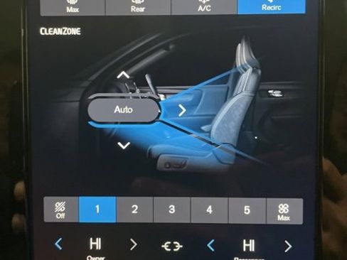 Certified 2025 Volvo XC40 B5 Core image 22