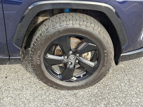 Used 2019 Toyota RAV4 XSE w/ Carpet Mat Package image 8