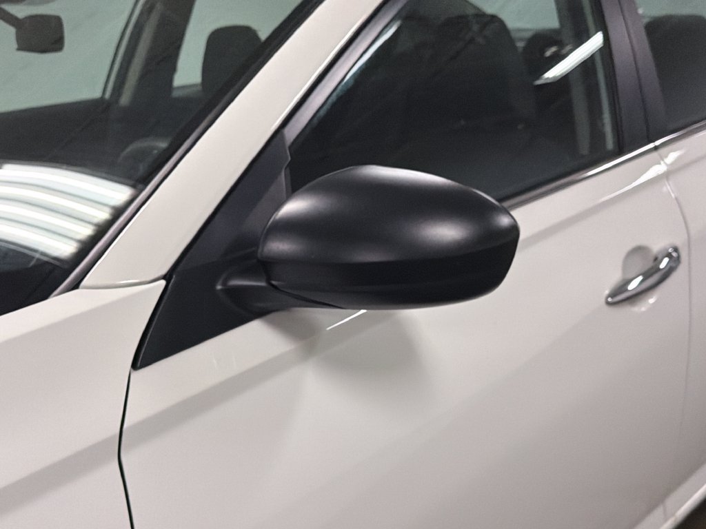 Used 2025 Nissan Altima 2.5 SV FWD image 12