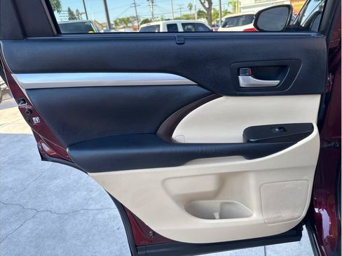 Used 2015 Toyota Highlander XLE AWD/4WD image 13