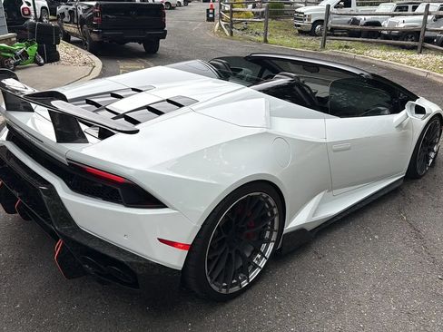 Used 2017 Lamborghini Huracan LP 580-2 RWD image 37
