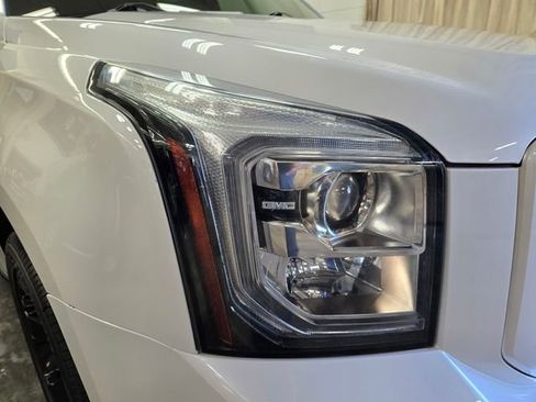 Used 2019 GMC Yukon SLT w/ Graphite Performance Edition AWD/4WD image 4