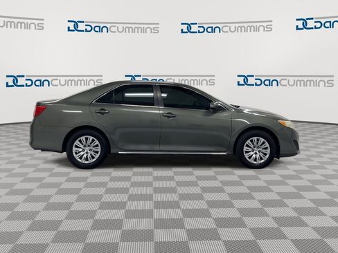 Used 2012 Toyota Camry LE image 9