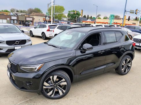 New 2026 Volvo XC40 B5 Ultra w/ Climate Package AWD/4WD image 3