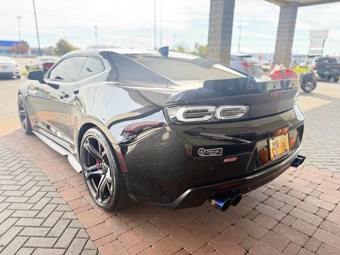 Used 2018 Chevrolet Camaro SS image 7