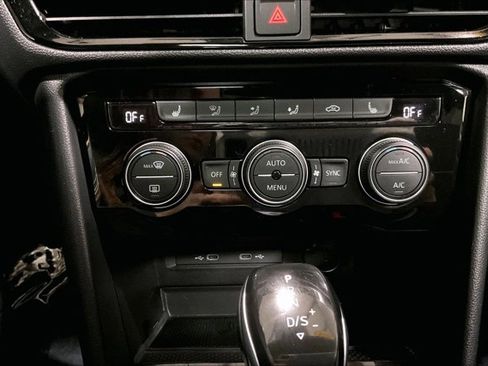 Used 2024 Volkswagen Taos SE image 32