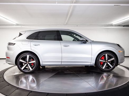 New 2026 Porsche Cayenne S AWD/4WD image 8