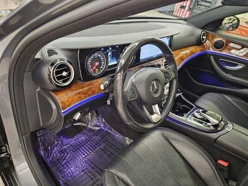Used 2017 Mercedes-Benz E 300 4MATIC image 7