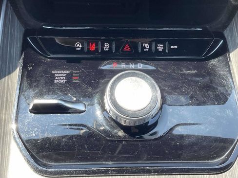 Certified 2024 Jeep Wagoneer L Series II AWD/4WD image 43
