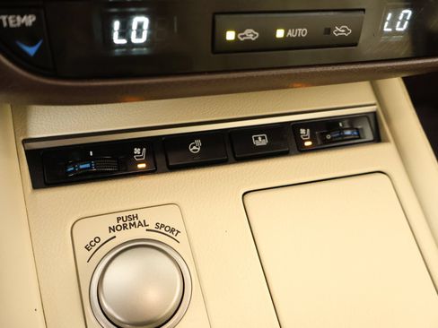 Used 2017 Lexus ES 350 w/ Luxury Package FWD image 8