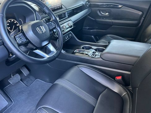Used 2025 Honda Pilot Touring image 10