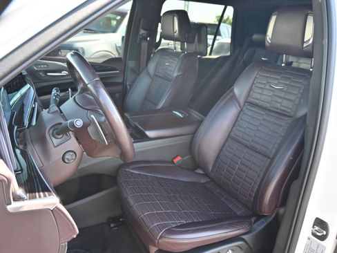 Used 2023 Cadillac Escalade V image 6
