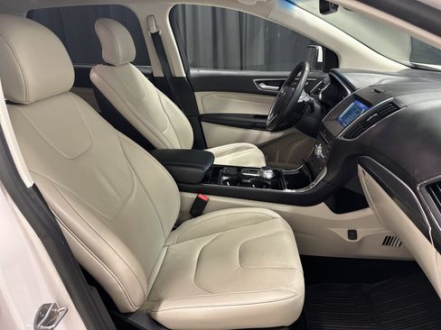 Used 2019 Ford Edge Titanium w/ Cold Weather Package AWD/4WD image 33