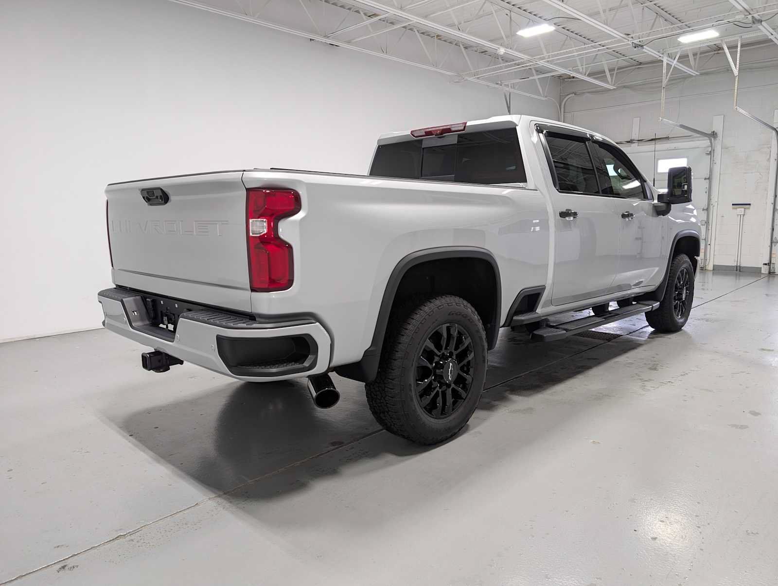 Used 2023 Chevrolet Silverado 3500 High Country w/ Z71 Off-Road Package AWD/4WD image 8