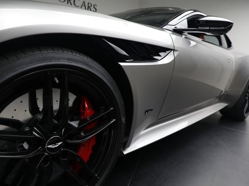 Used 2023 Aston Martin DBS Coupe image 13