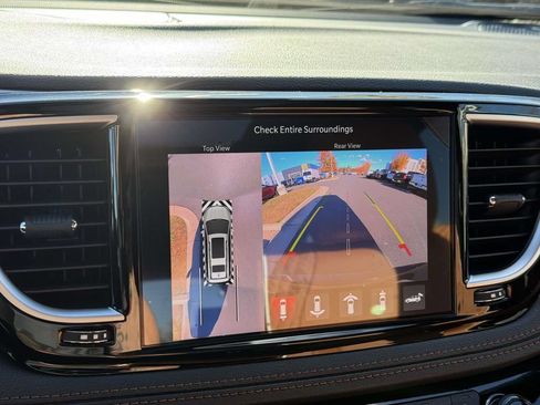 New 2026 Chrysler Pacifica Pinnacle FWD image 29