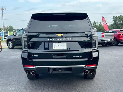 Used 2025 Chevrolet Suburban Premier AWD/4WD image 4