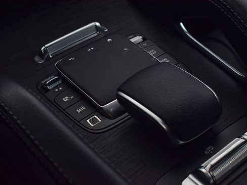 Used 2025 Mercedes-Benz GLS 450 4MATIC image 14