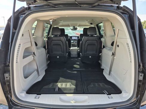 Used 2024 Chrysler Pacifica Touring-L FWD image 31
