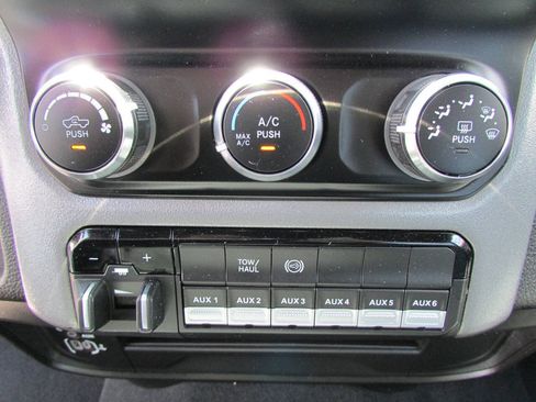 Used 2024 RAM 3500 SLT w/ Quick Order Package 2YG SLT AWD/4WD image 29