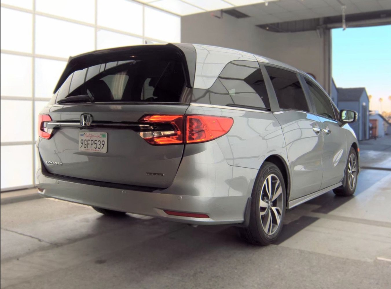 Used 2023 Honda Odyssey Touring image 4