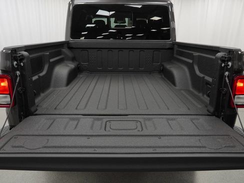 New 2026 Jeep Gladiator Sport AWD/4WD image 30