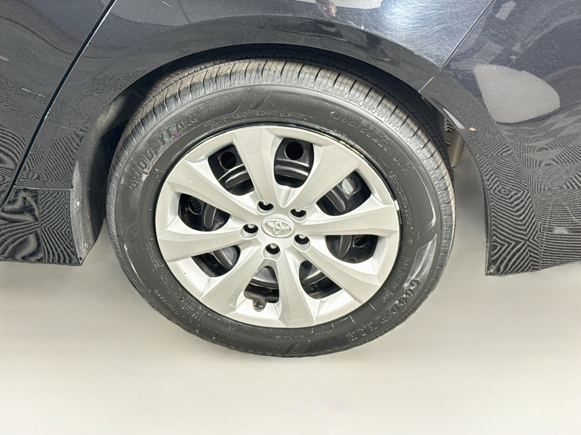 Certified 2025 Toyota Corolla LE FWD image 9