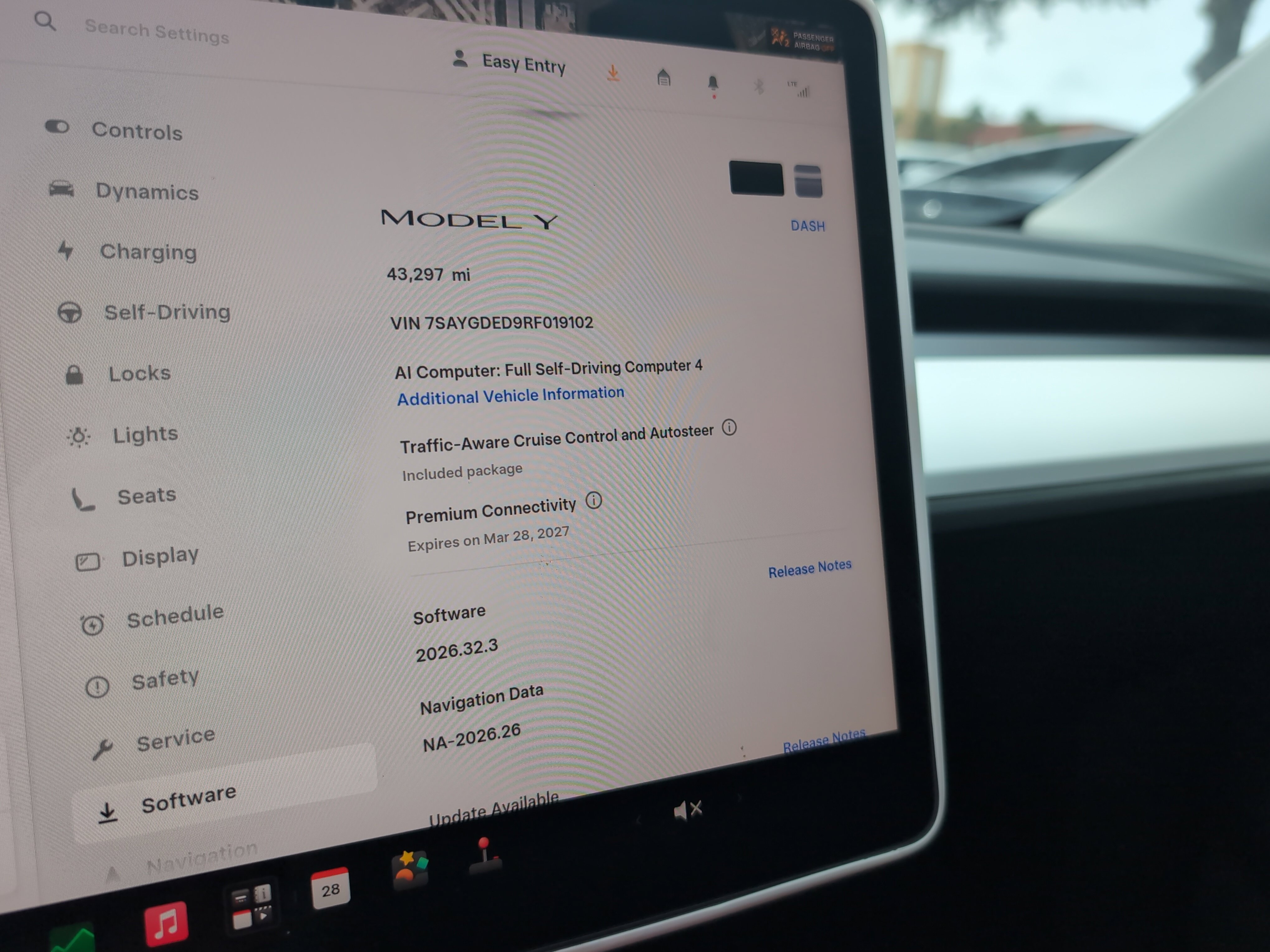 Used 2024 Tesla Model Y Long Range RWD image 13