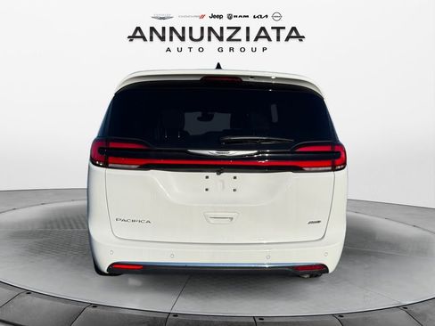 New 2026 Chrysler Pacifica Select image 4