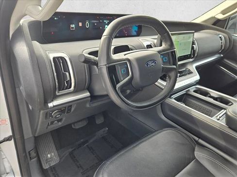 Used 2025 Ford Expedition Max Platinum image 10