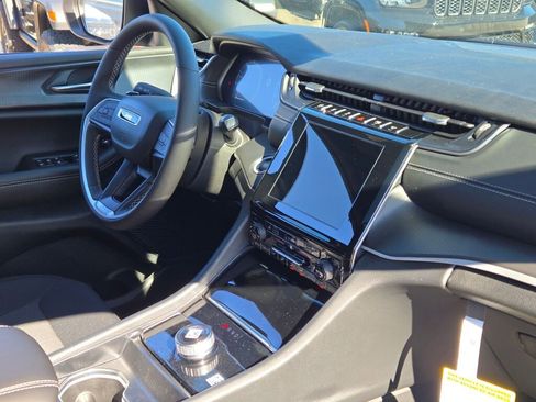 New 2025 Jeep Grand Cherokee Laredo X image 9