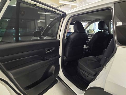 Used 2025 Toyota Grand Highlander AWD Hybrid image 18