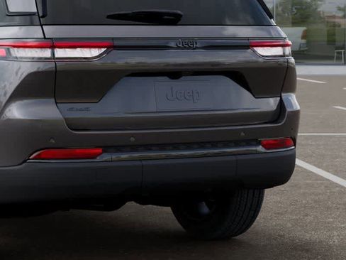 New 2025 Jeep Grand Cherokee Laredo image 13