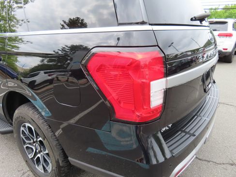 Used 2024 Ford Expedition XLT AWD/4WD image 12